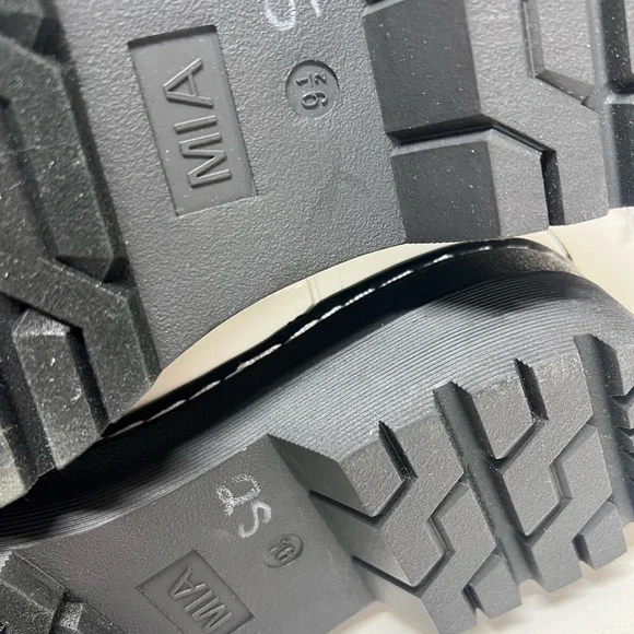 Mia Cayson Platform Chelsea Boot White NEW Size 9.5 Women’s - Picture 9 of 9